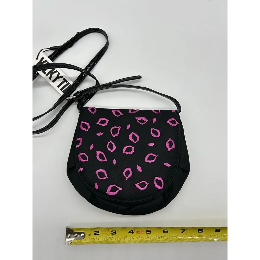 Vicky Tiel Black Fuchsia Lips‎ Embroidered Print Small Crossbody Purse Bag